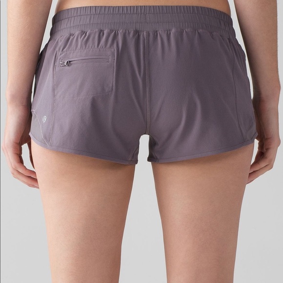 Lululemon Hotty Hot Short (2.5") - Size 6 - Picture 4 of 4